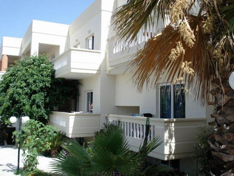 Akatos Hotel Agia Marina Exteriör bild