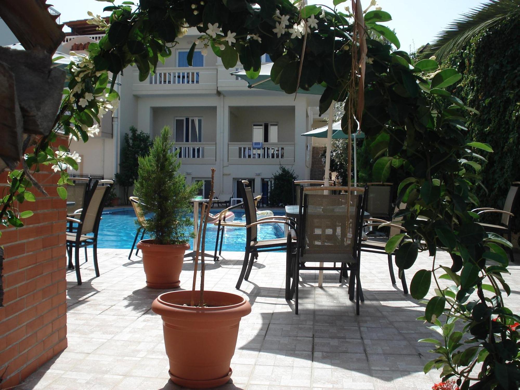 Akatos Hotel Agia Marina Exteriör bild