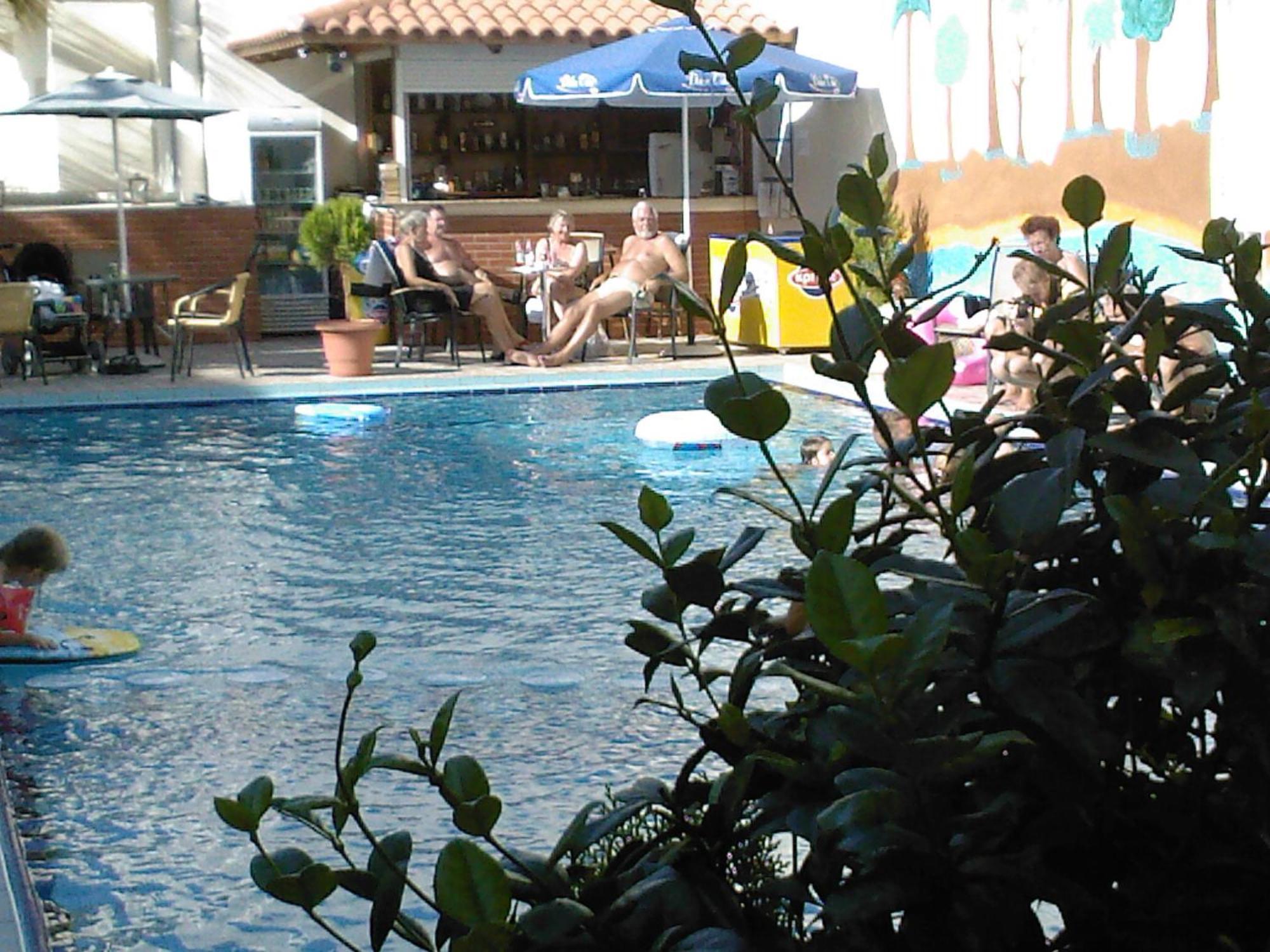 Akatos Hotel Agia Marina Exteriör bild