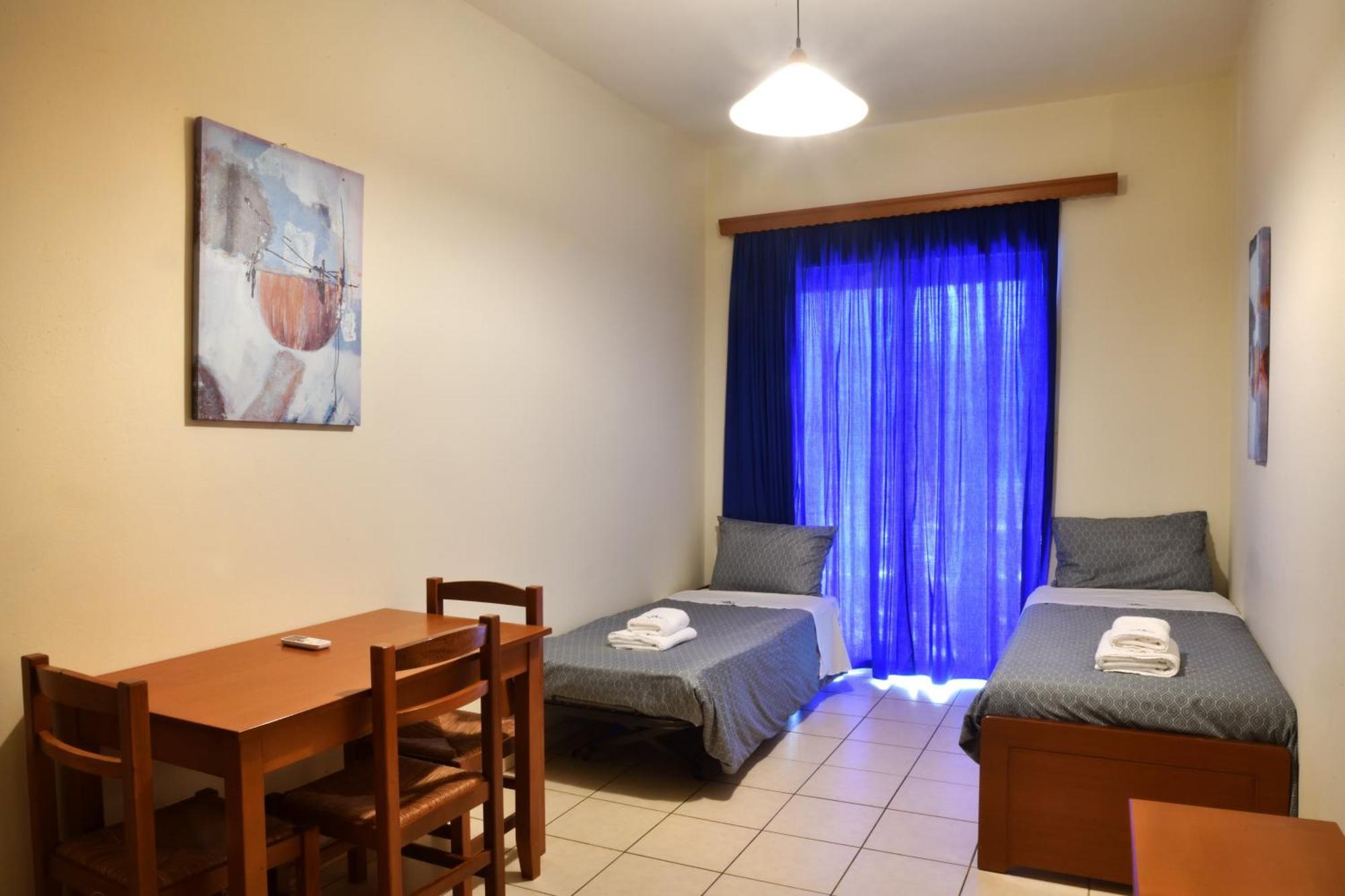 Akatos Hotel Agia Marina Exteriör bild