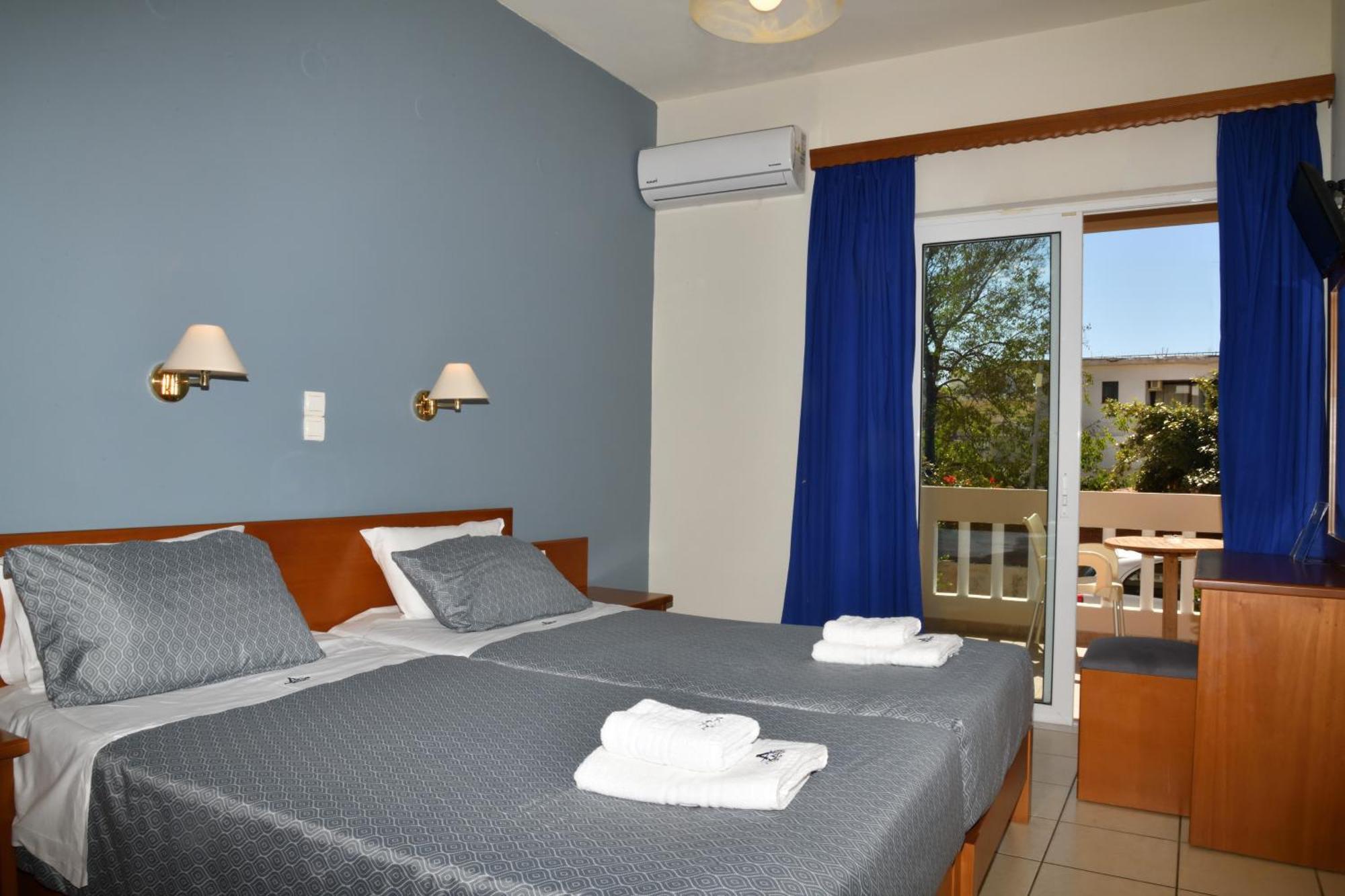 Akatos Hotel Agia Marina Exteriör bild
