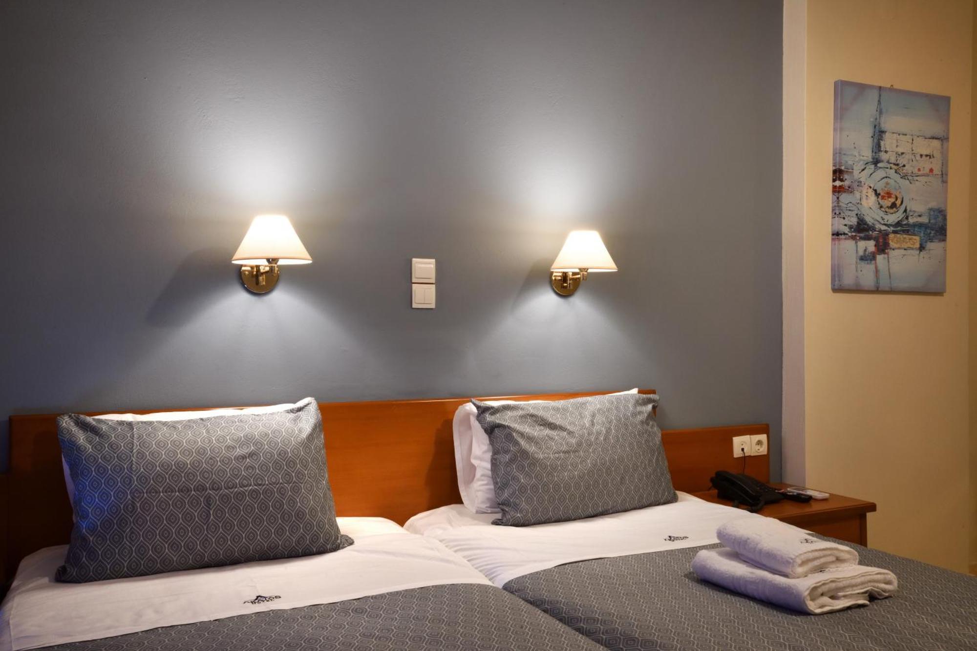Akatos Hotel Agia Marina Exteriör bild