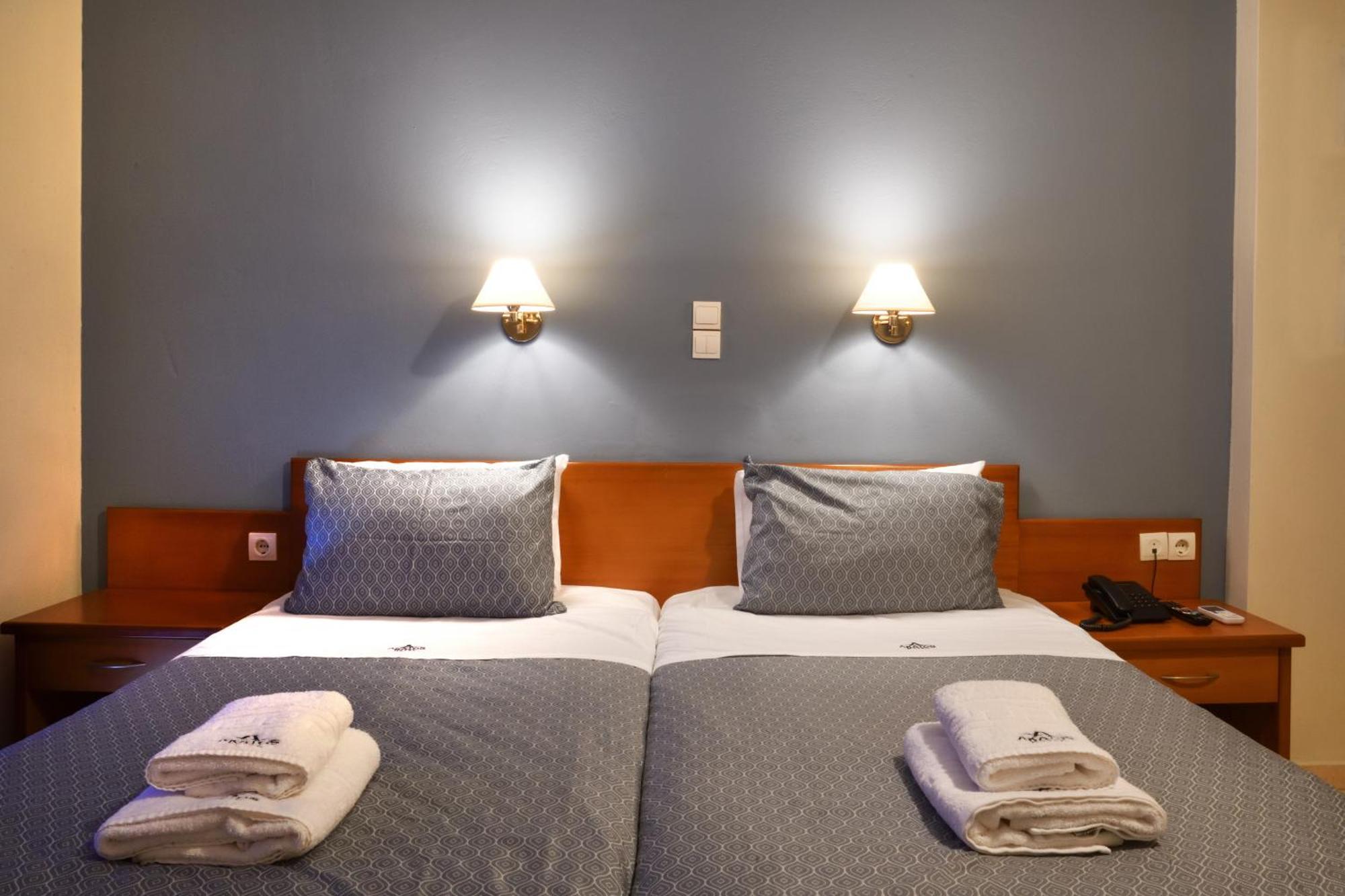 Akatos Hotel Agia Marina Exteriör bild