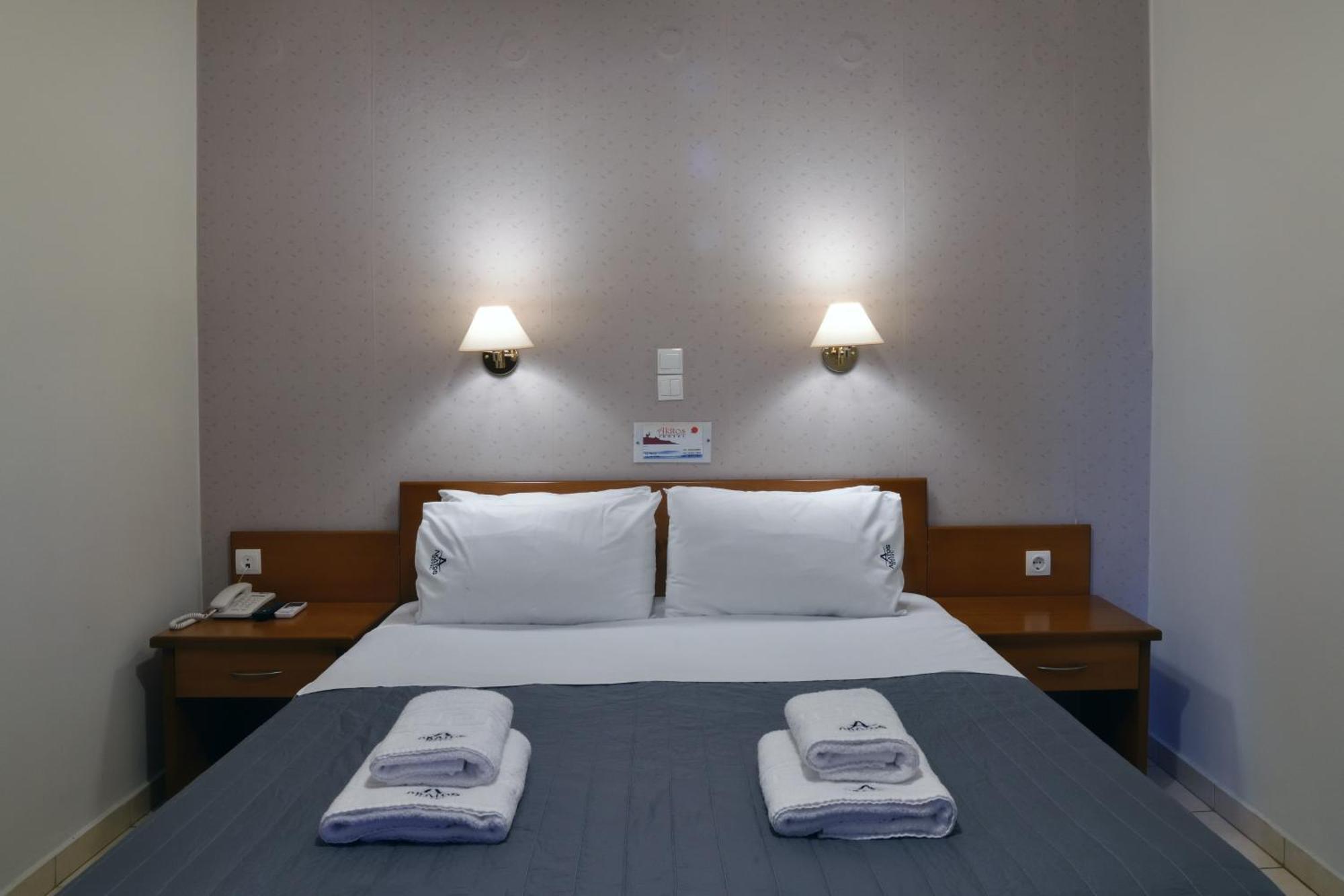 Akatos Hotel Agia Marina Exteriör bild