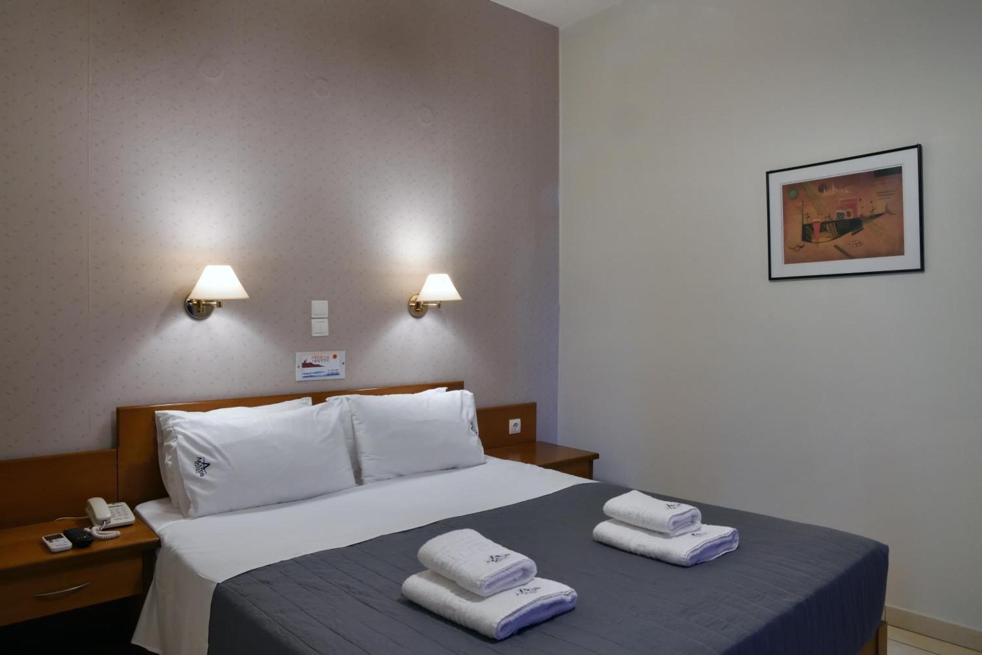Akatos Hotel Agia Marina Exteriör bild
