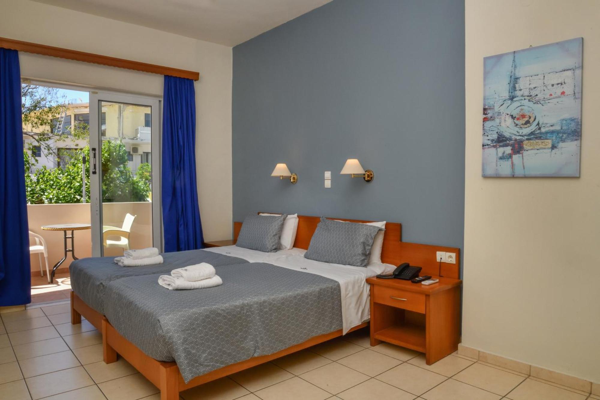 Akatos Hotel Agia Marina Exteriör bild