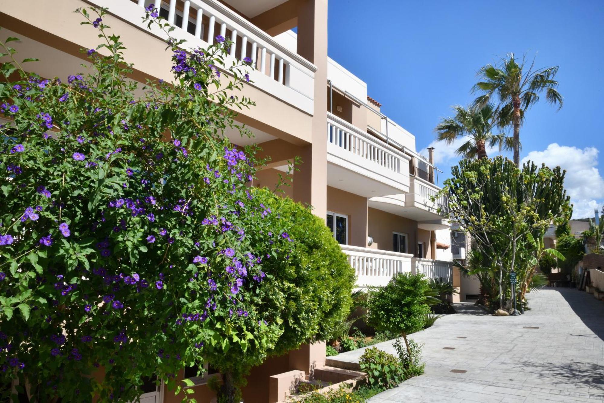 Akatos Hotel Agia Marina Exteriör bild