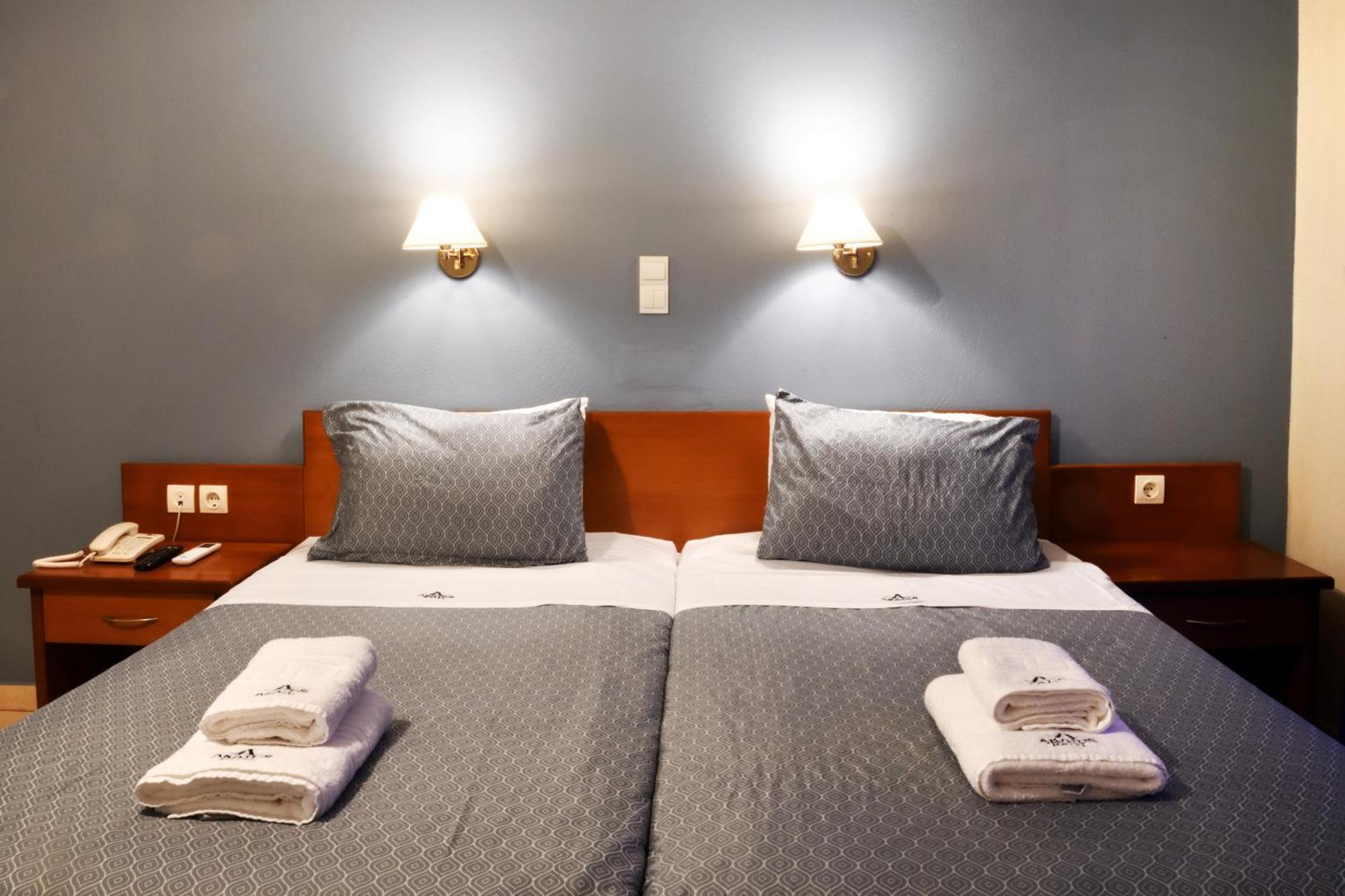 Akatos Hotel Agia Marina Exteriör bild