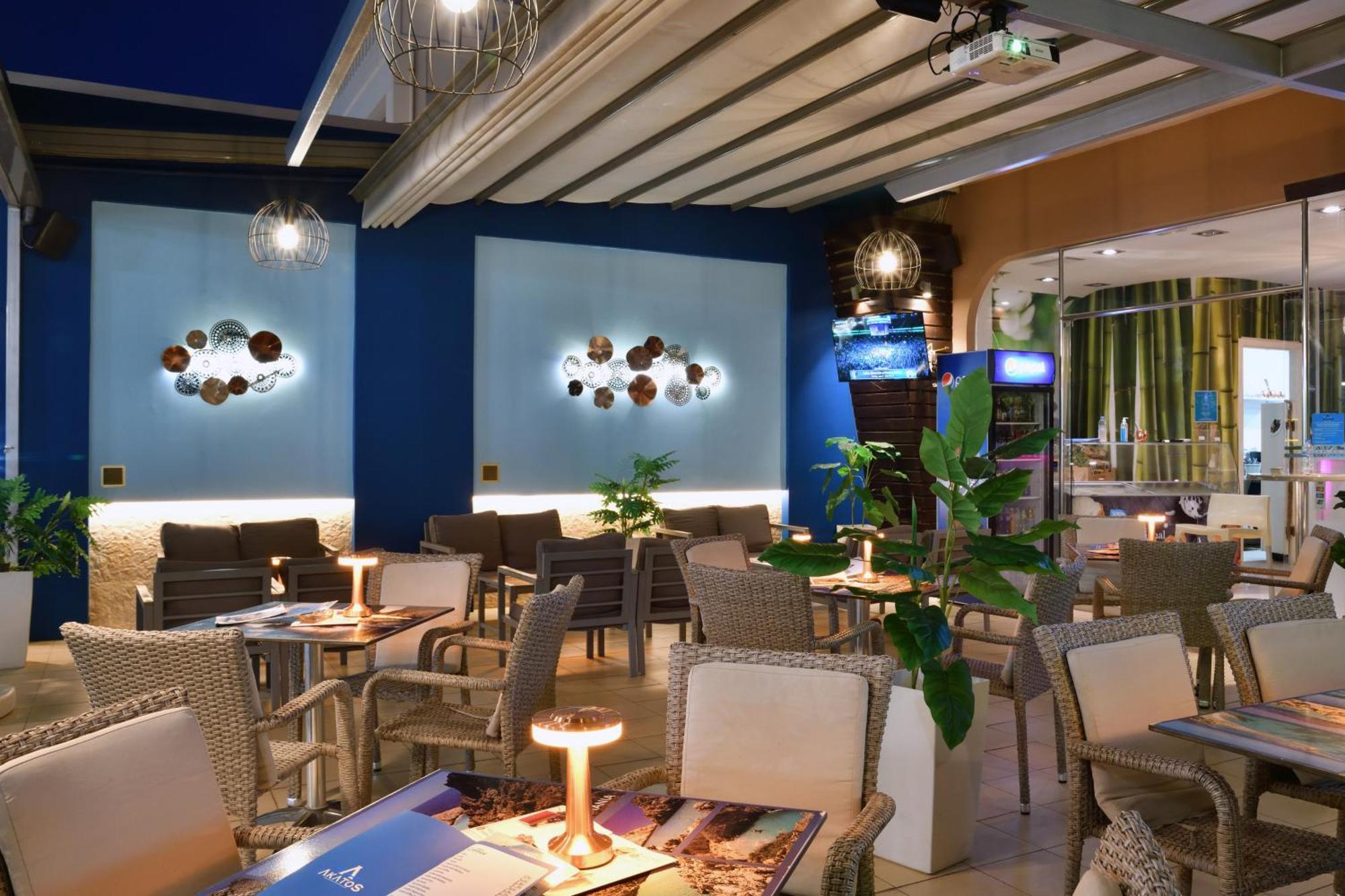Akatos Hotel Agia Marina Exteriör bild
