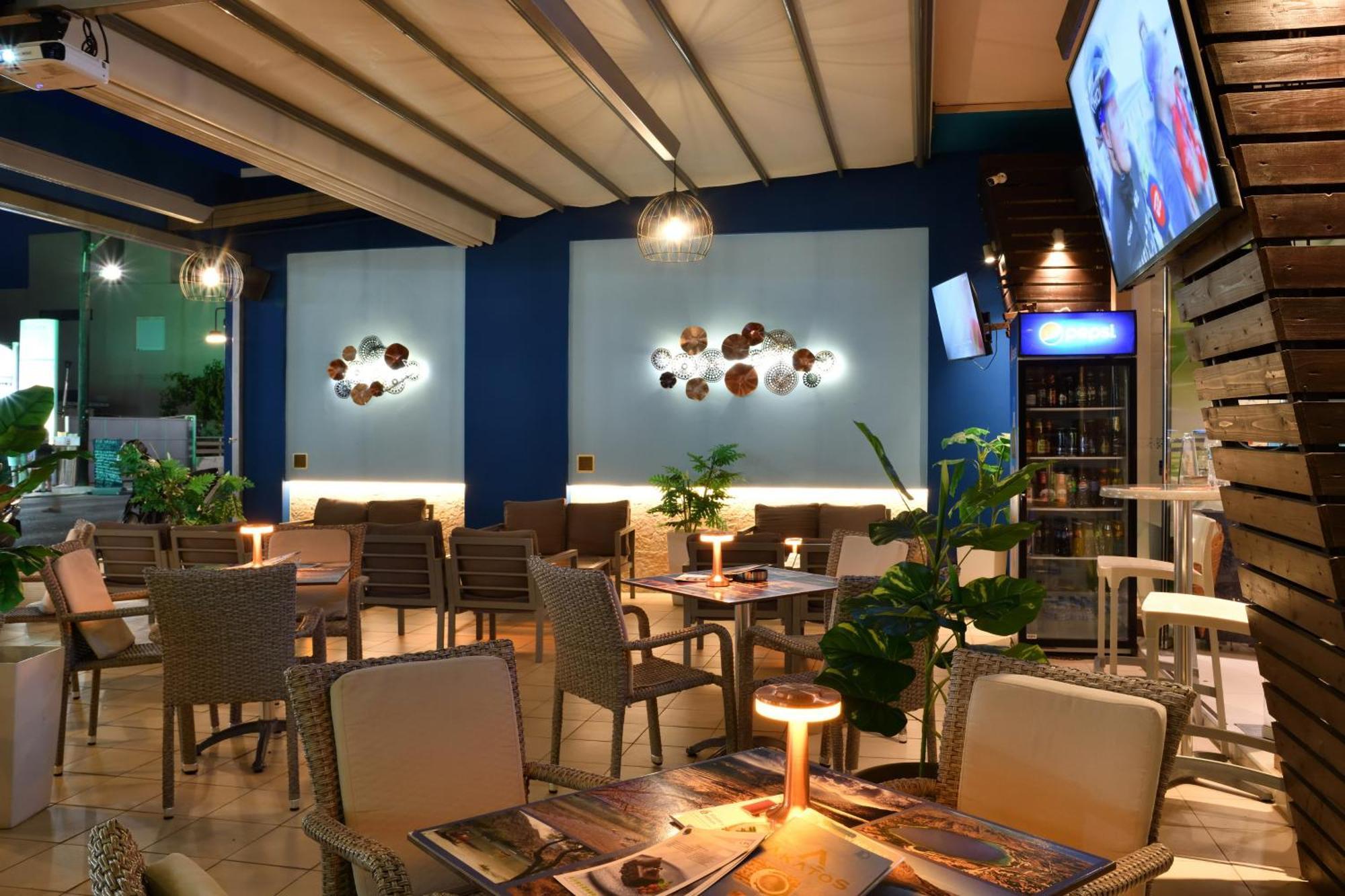 Akatos Hotel Agia Marina Exteriör bild