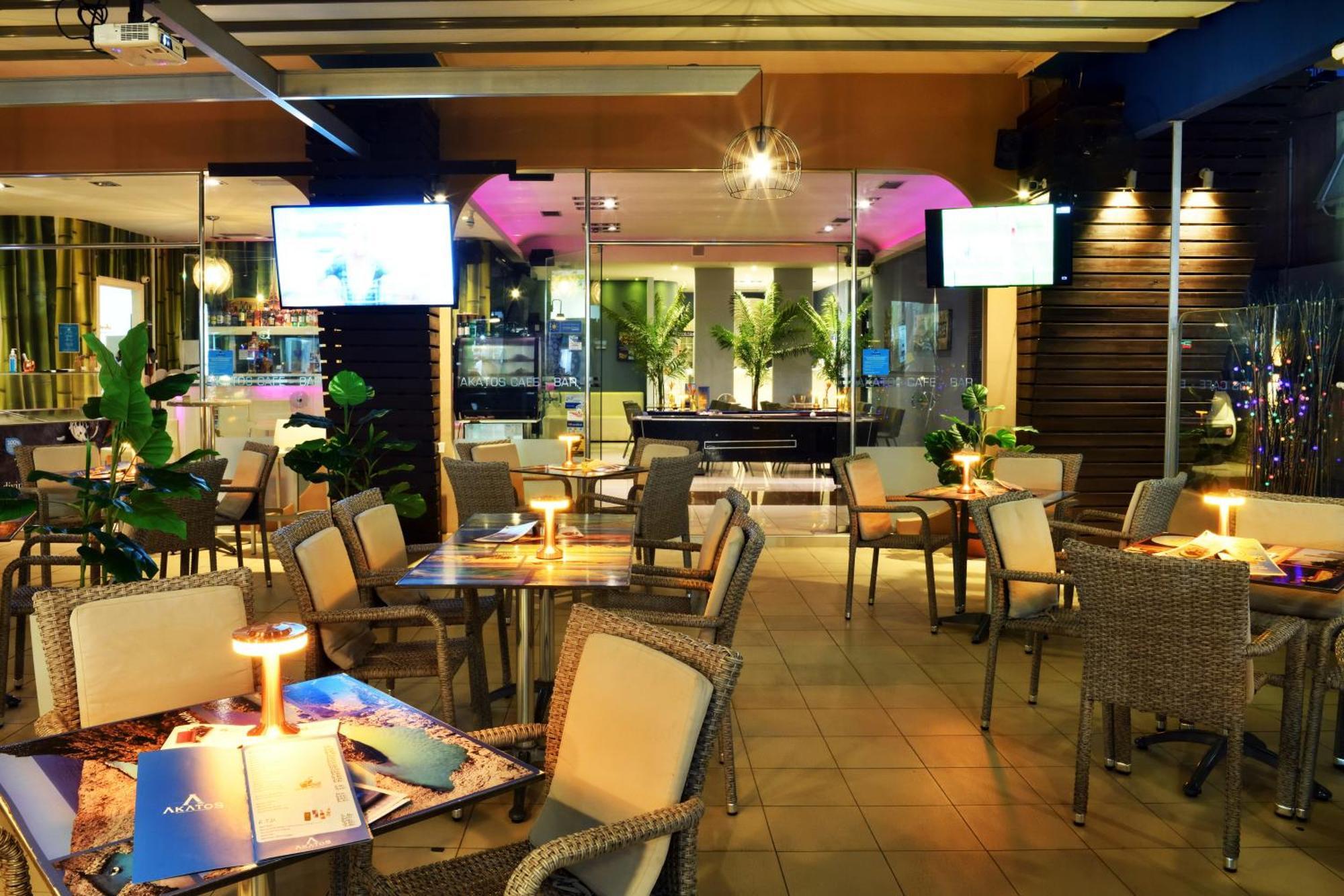 Akatos Hotel Agia Marina Exteriör bild