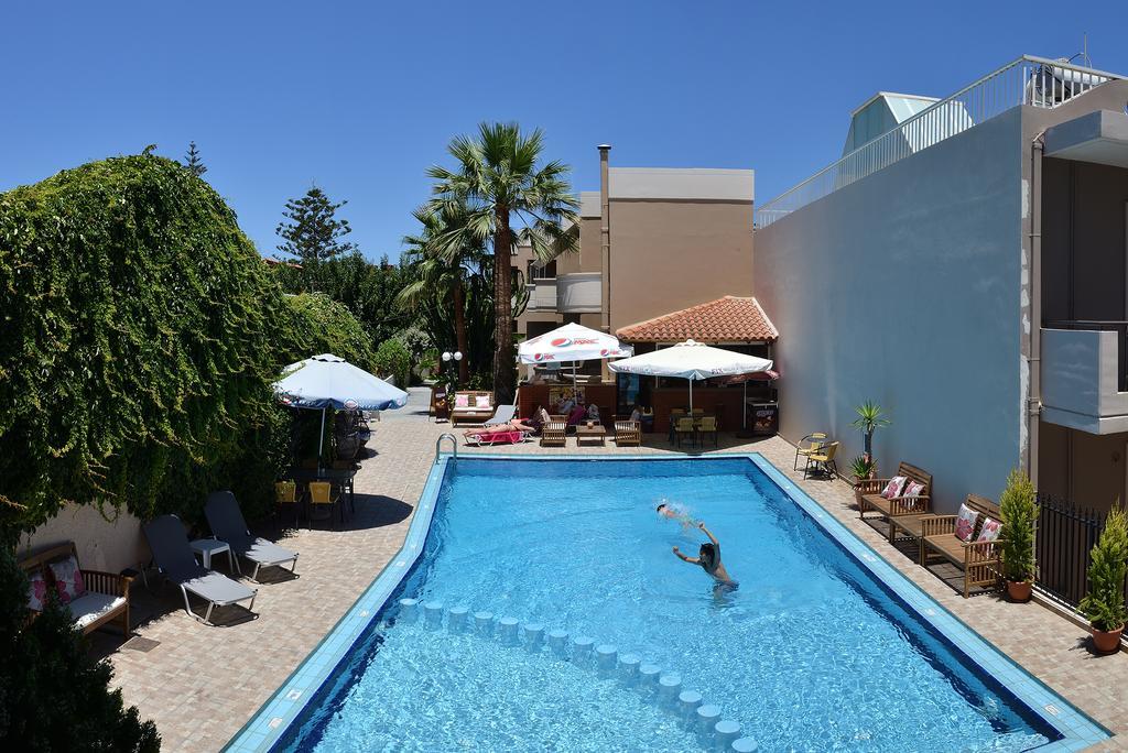 Akatos Hotel Agia Marina Exteriör bild