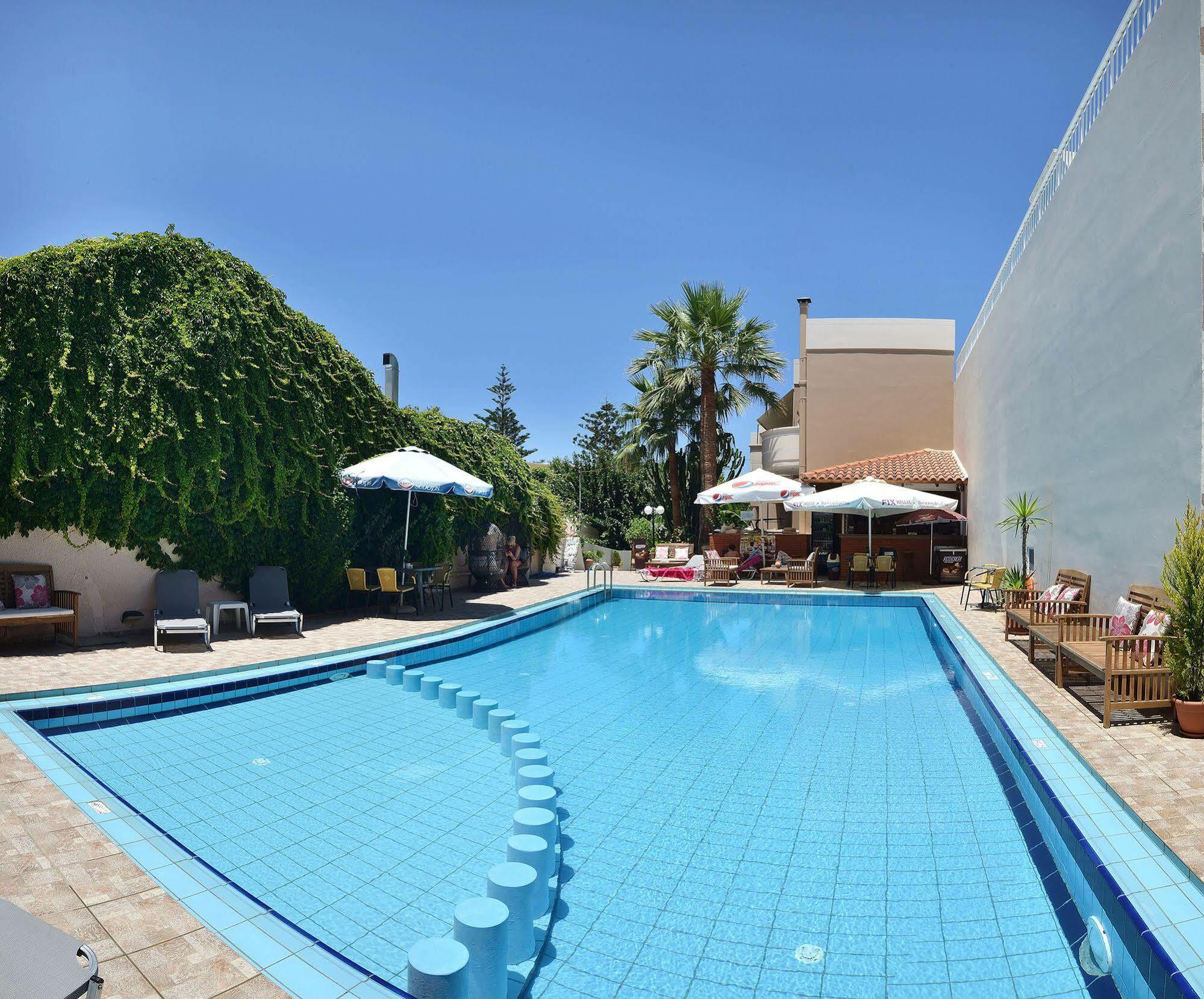 Akatos Hotel Agia Marina Exteriör bild